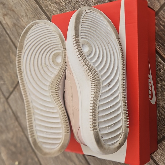 Nike Women's Pink Sneakers Size 5.5 - Picture 5 of 5